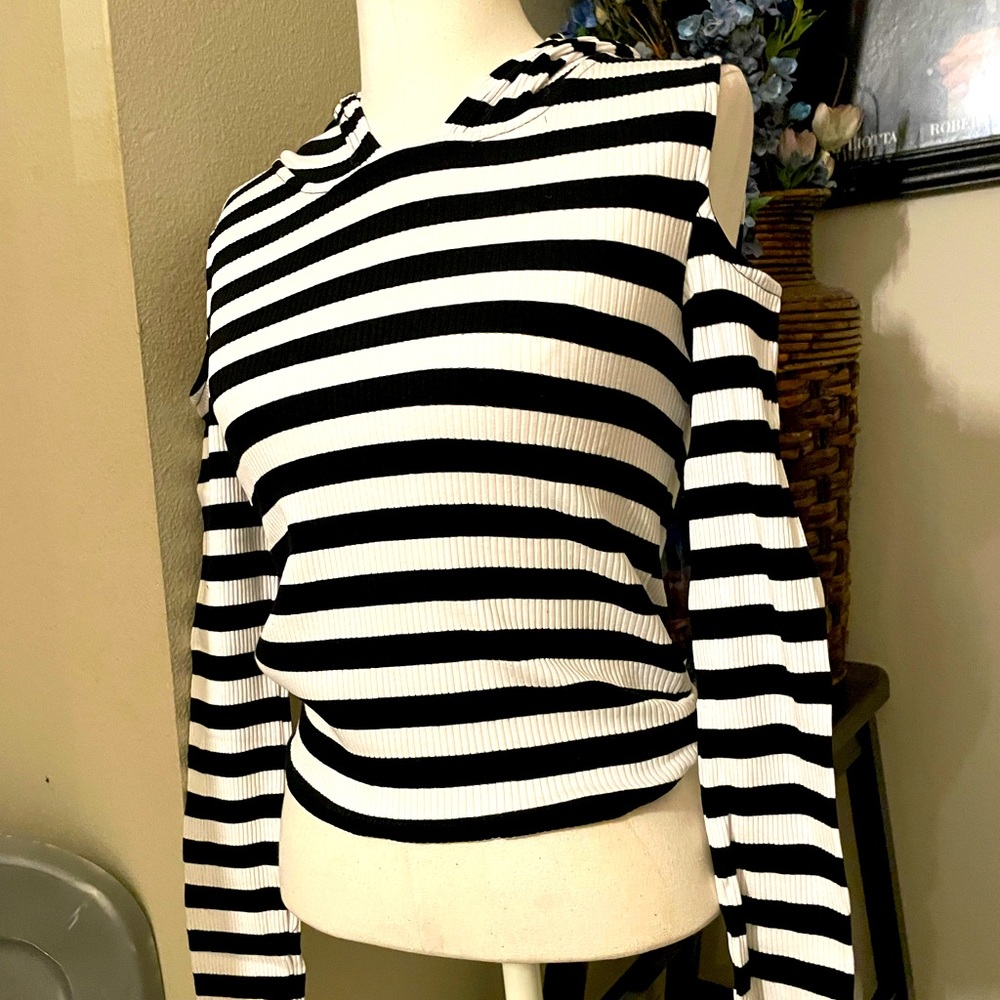 KiLLSTAR knit top